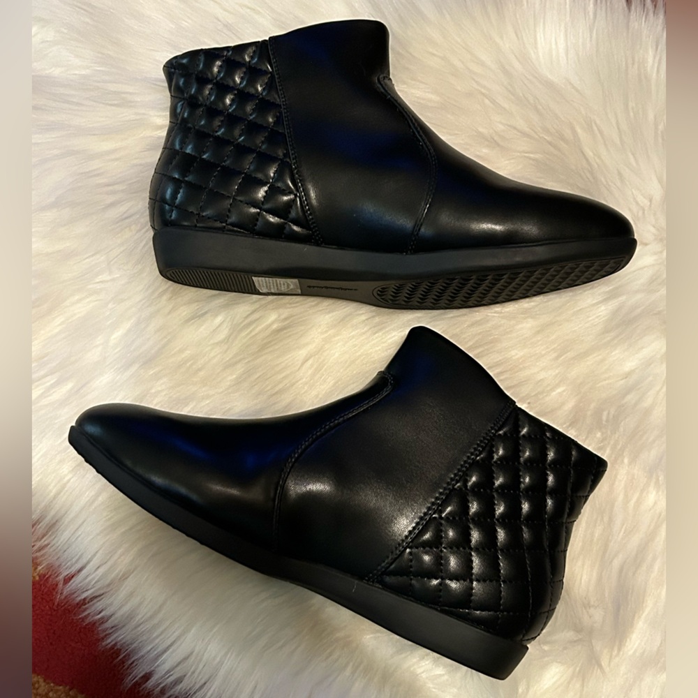 Comfortview Ceil Quilted Ankle Booties - Picture 9 of 16